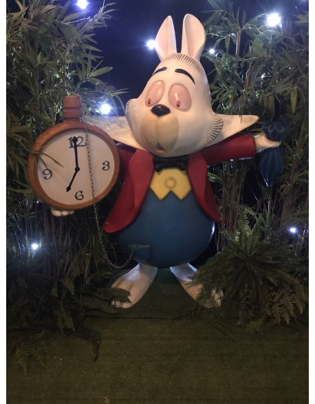 lapin blanc avec horloge